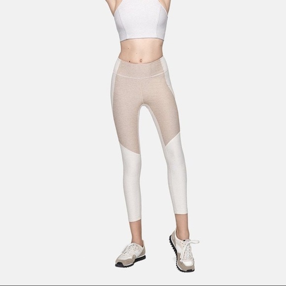 Outdoor Voices Tri-Tone Warmup 3/4 Leggings in Oatmeal